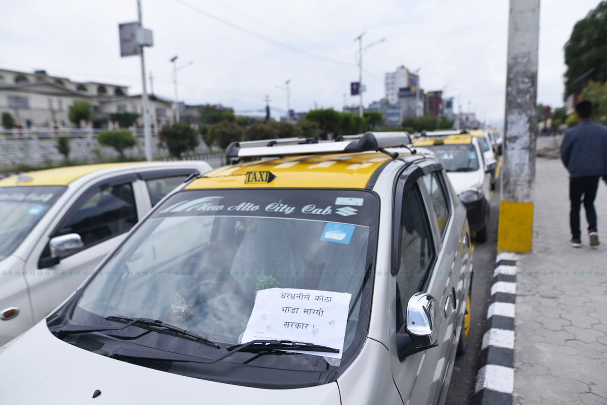 https://raracms.setopati.com/uploads/shares/2020/sujita/sarkar ko birod ma taxi/taxi bewasahi (1).jpg